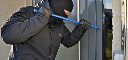 Einbrecher an der Türe