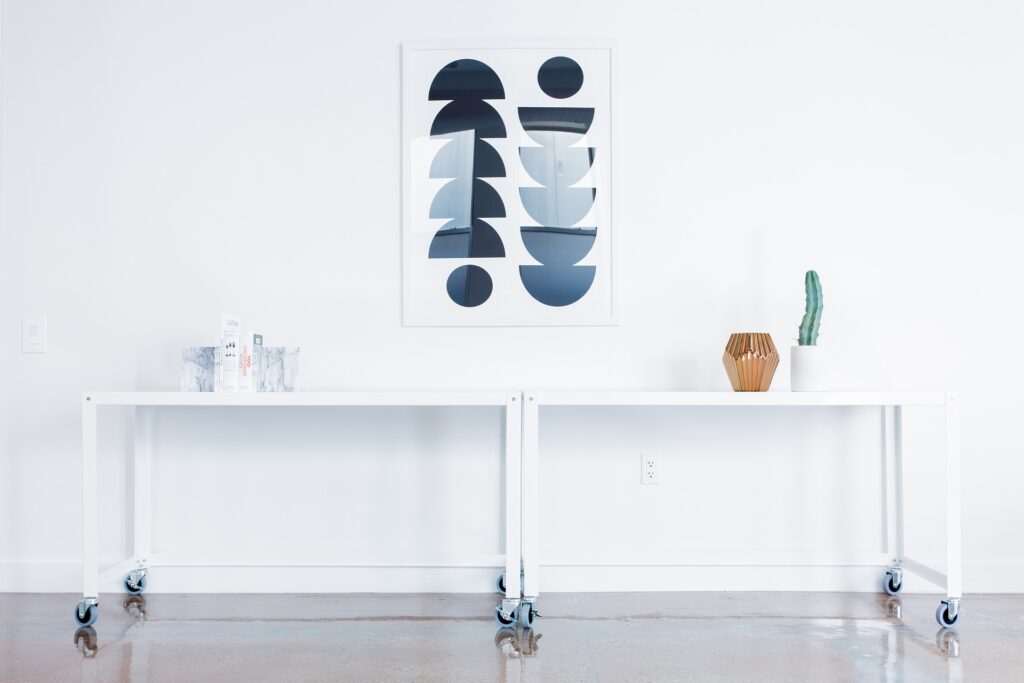 Minimalistisch eingerichtetes Vorzimmer