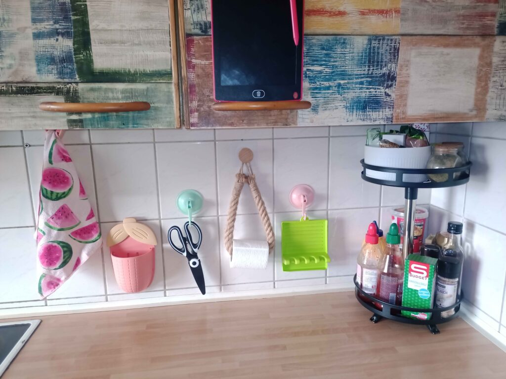 Silly's Küche: Möbelfolien und diverse Küchenaccessoires