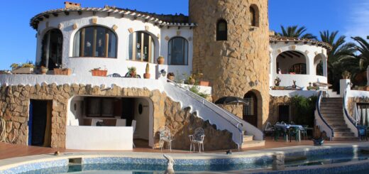 Immobilien im Ausland Haus mit Pool