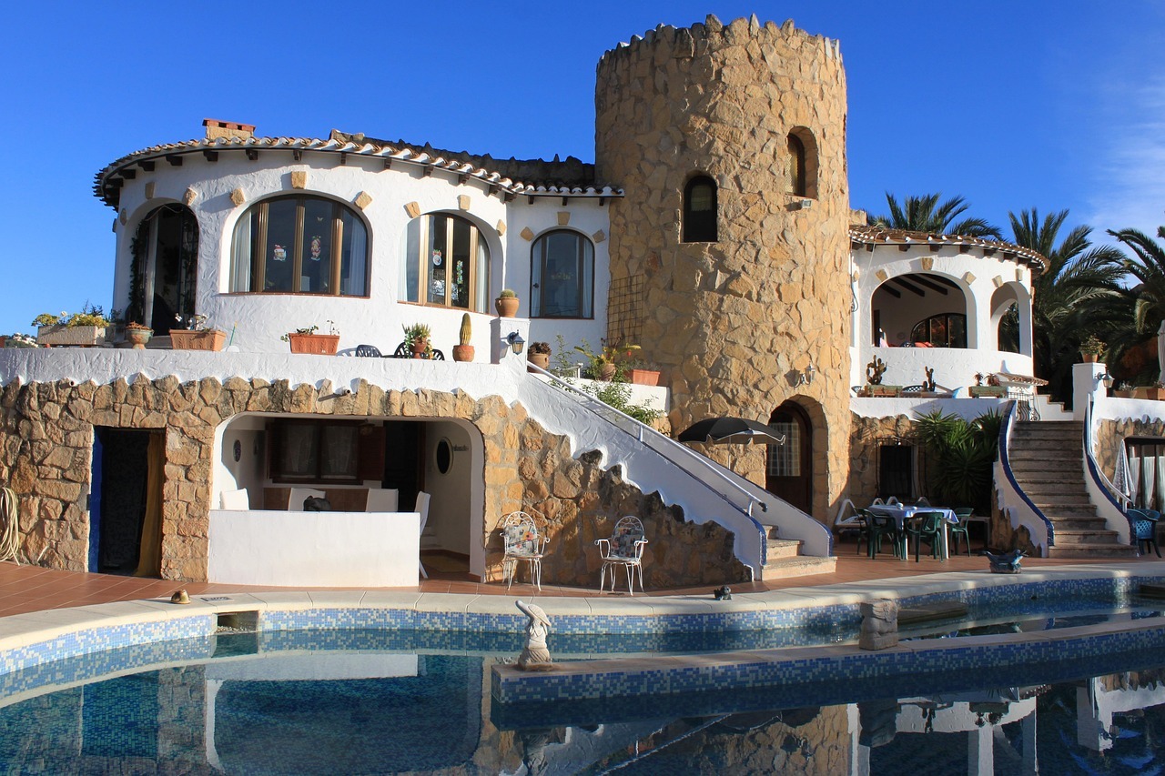 Immobilien im Ausland Haus mit Pool