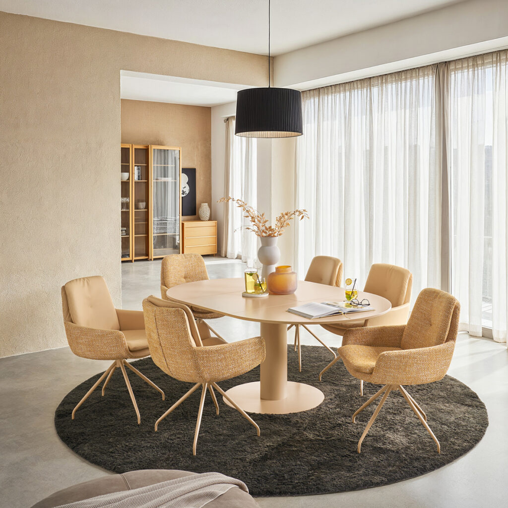 modernes Esszimmer in sanften Farben